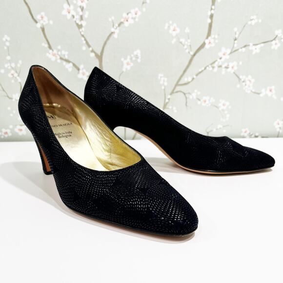 Bruno Magli Vintage Textured Circles Navy Pumps Made in Italy - Picture 1 of 9